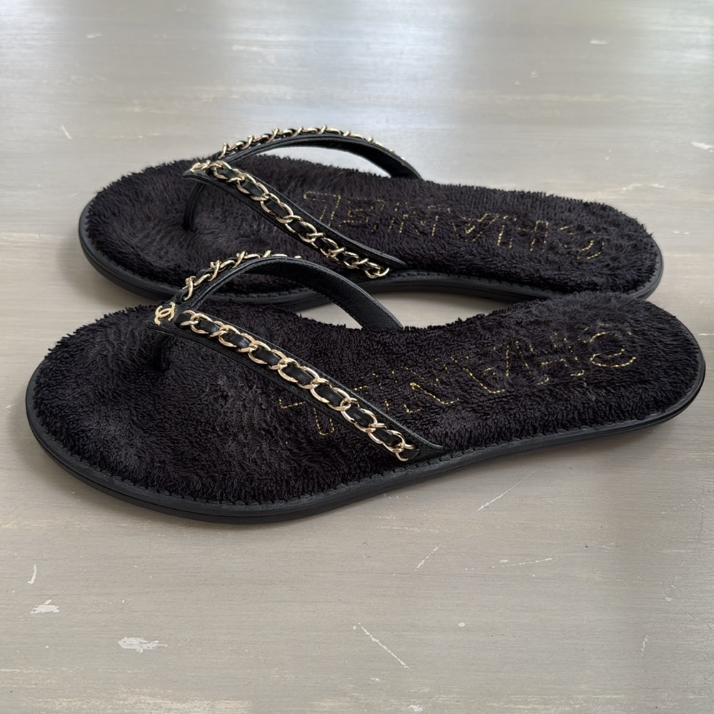 Women’s CHANEL Black Lambskin Gold Chain Flip Flop Sandals 38 - Picture 2 of 7
